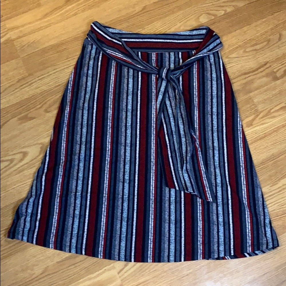 Mid length skirt